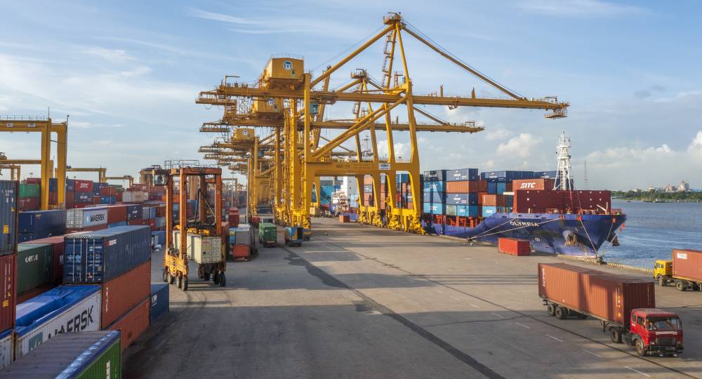 Container terminal with quay cranes and ship alongside